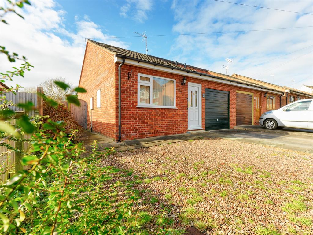 2 bed semidetached bungalow for sale in Stapeley Terrace, Nantwich, Cheshire CW5 Zoopla