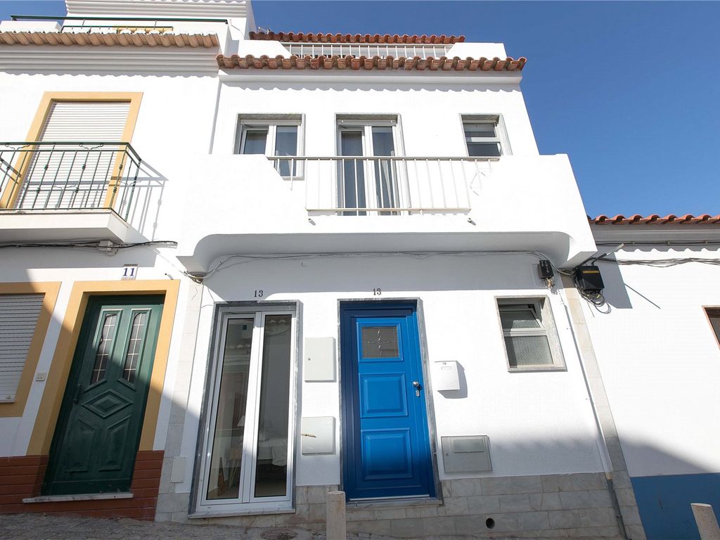 Travessa Gil Vincente, Lagos, Lagos KT13  