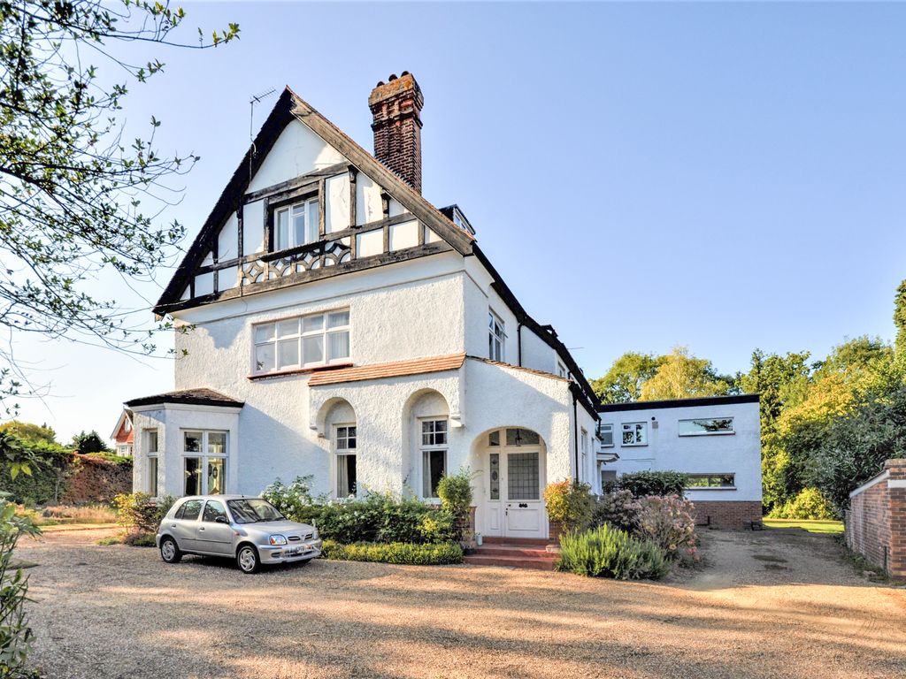 2 bed flat to rent in Milbourne Lane, Esher, Surrey KT10 Zoopla