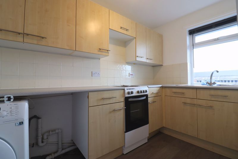 2 bed flat to rent in Insley Gardens, Hucclecote, Gloucester GL3 Zoopla