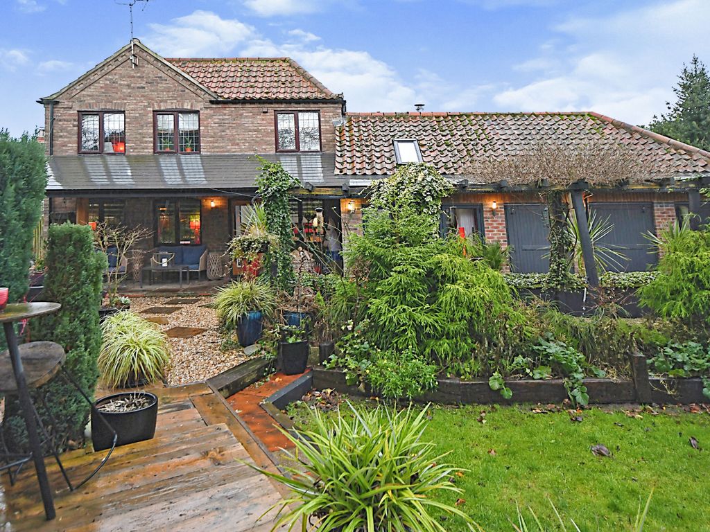 4 bed detached house for sale in Eastgate, NormantonOnTrent, Newark