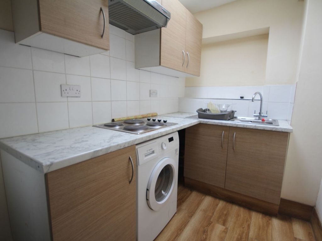 1 bed flat to rent in 7A Uxbridge Road, Uxbridge UB8, £1,100 pcm Zoopla