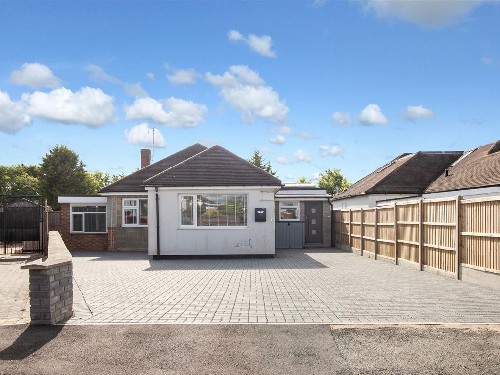 4 bed detached bungalow for sale in Warners Road, Newton Longville