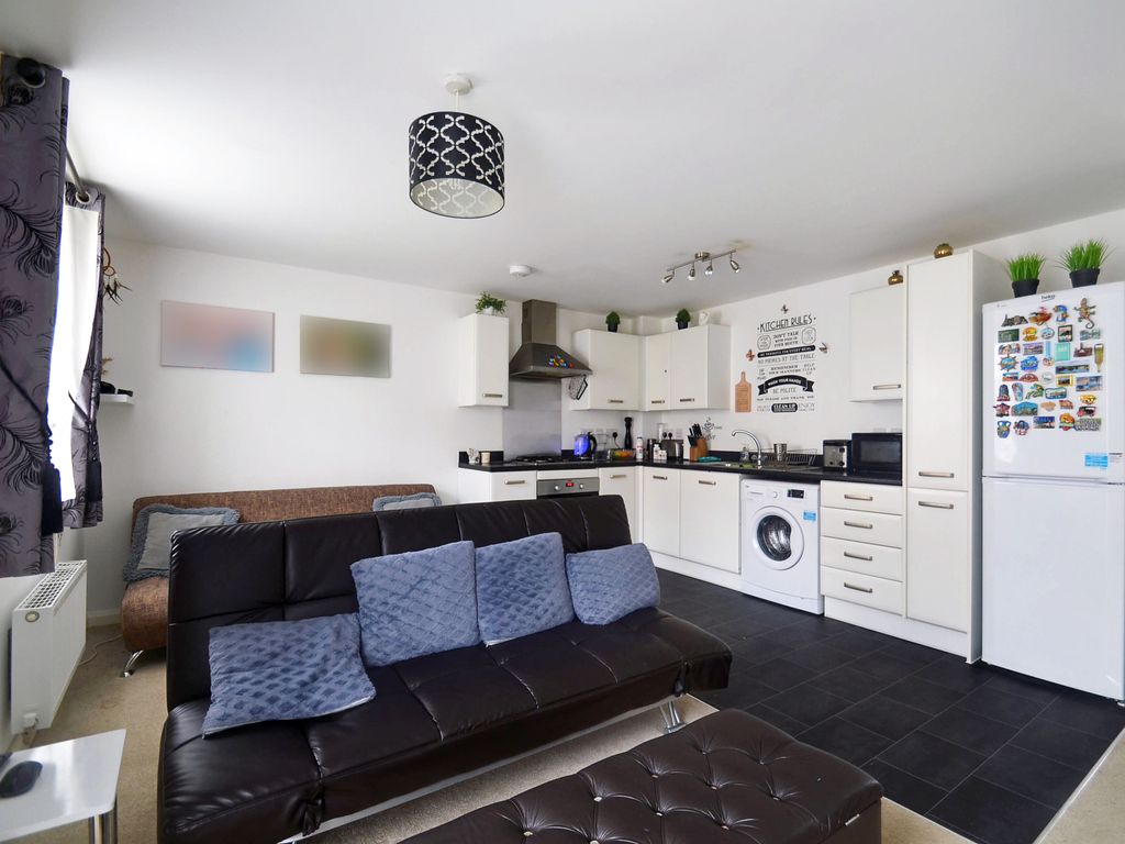1 bed flat for sale in Hazelwick Drive, Great Denham, Bedford MK40, £