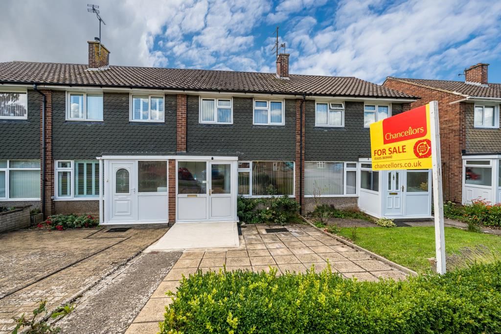 3 bed terraced house for sale in Paynesdown Road, Thatcham RG19, £