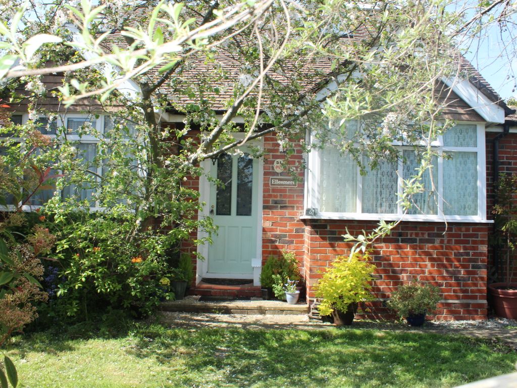 3 bed bungalow for sale in Birch Road, Godalming GU7 Zoopla