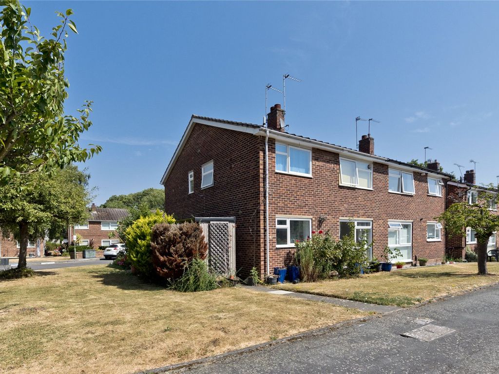 2 bed flat for sale in Warwick Gardens, Thames Ditton KT7 Zoopla