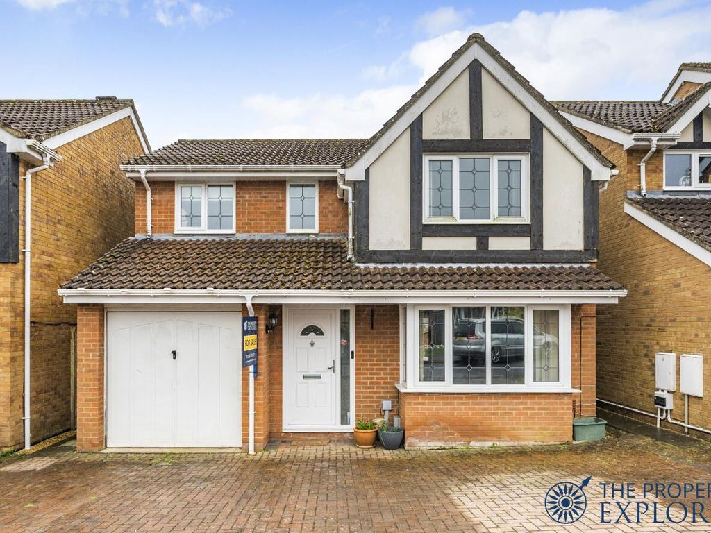 4 bed detached house for sale in Sherwood Close, Hatch Warren
