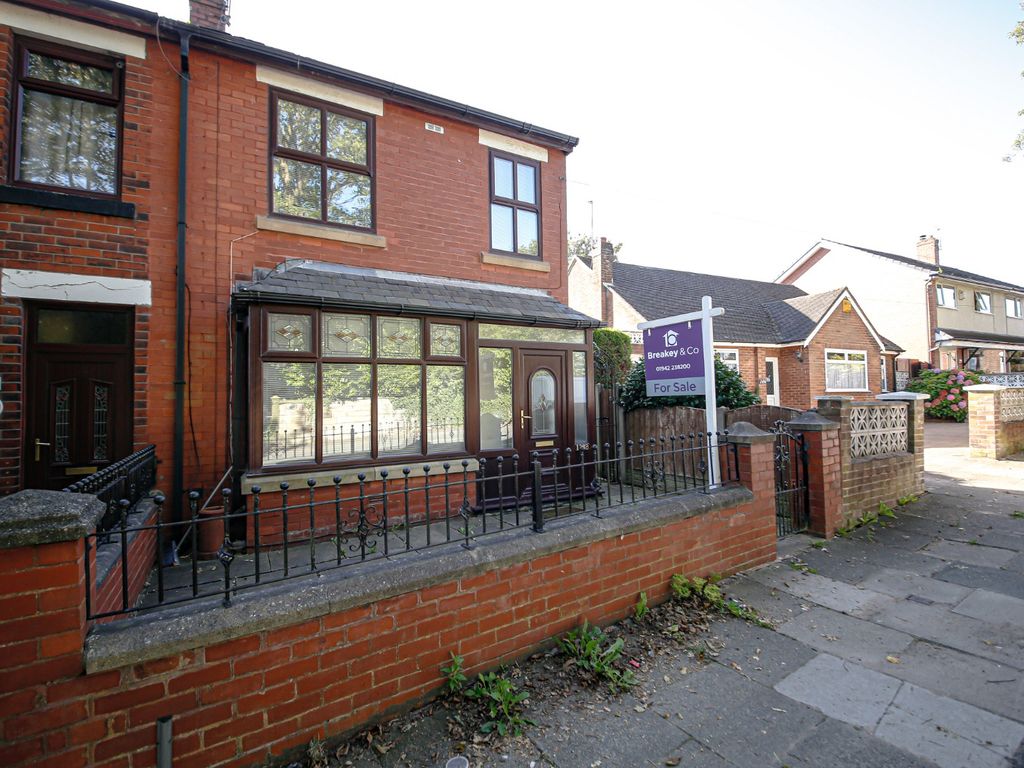 3 bed end terrace house for sale in Billinge Road, Wigan, Lancashire