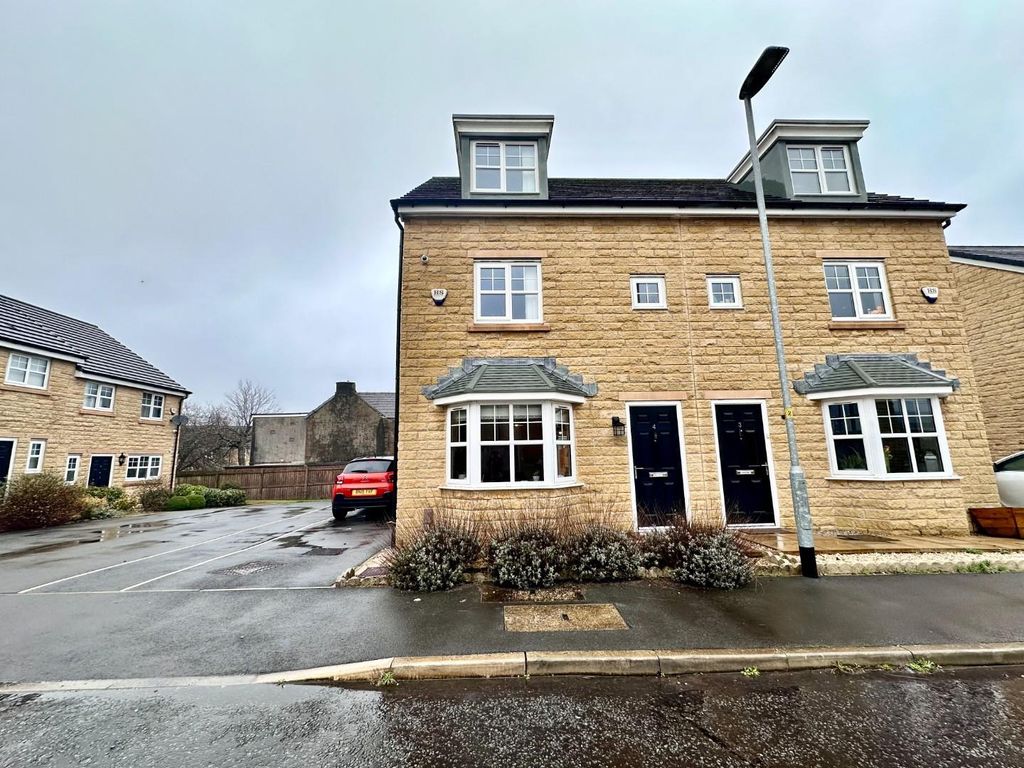 3 bed semidetached house for sale in Greenwood Close, Burnley BB11, £