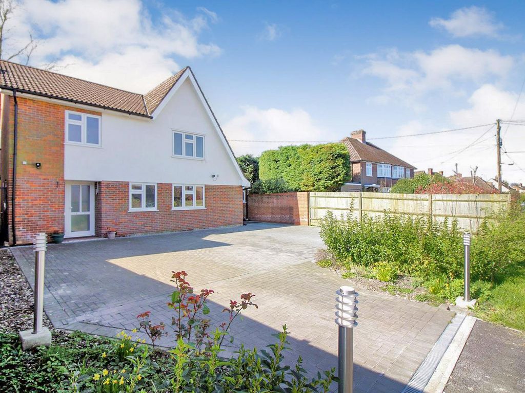 4 bed detached house to rent in Bates Lane, Weston Turville, Aylesbury