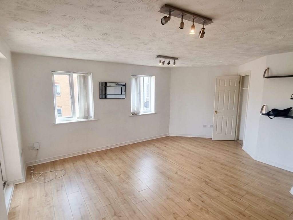 2 bed flat for sale in Chelsea Gardens, Church Langley, Harlow CM17