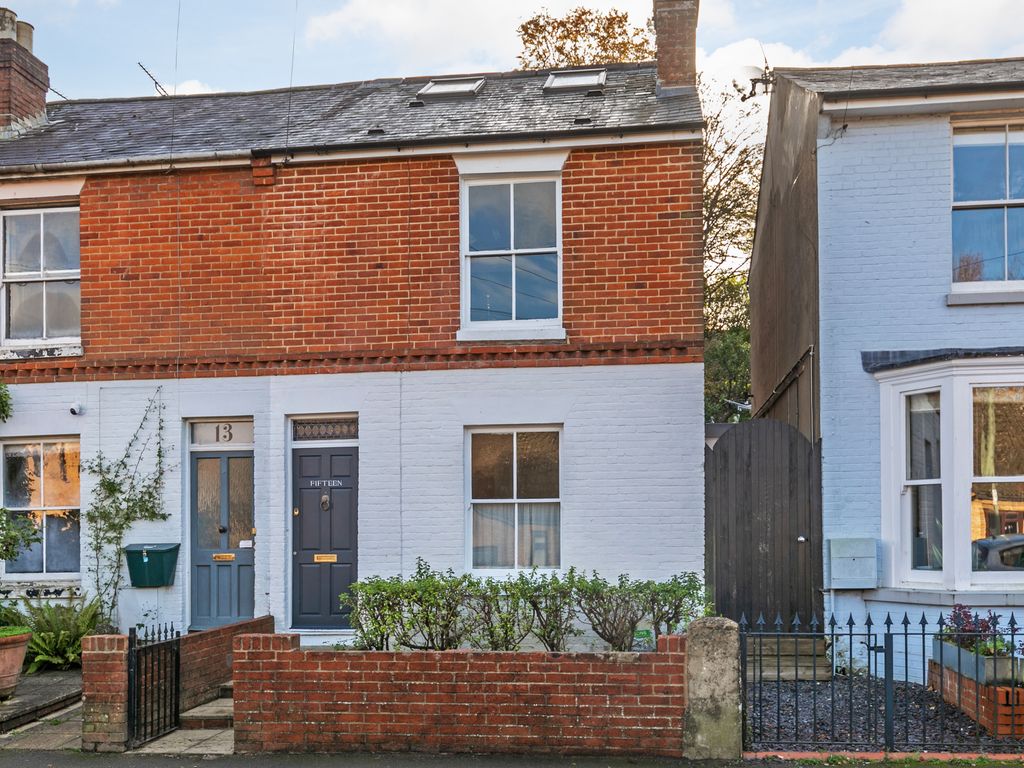 3 bed end terrace house for sale in Greenhill Road, Winchester SO22, £