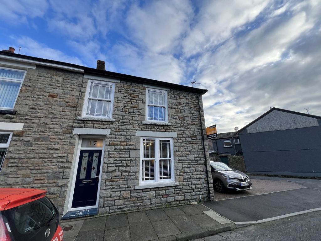 3 bed end terrace house for sale in Dumfries Street Treorchy