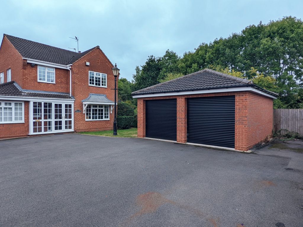 4 bed detached house to rent in Lytham Grove, Bloxwich, Walsall WS3