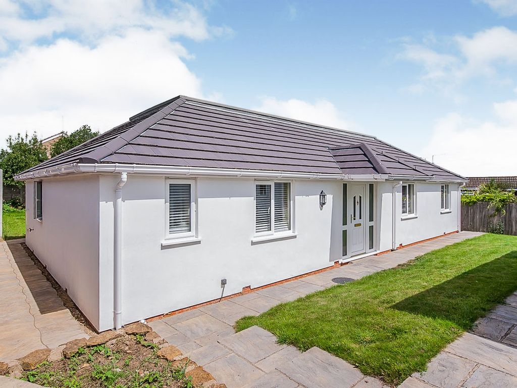 4 bed detached bungalow for sale in New Road, Oundle, Peterborough PE8