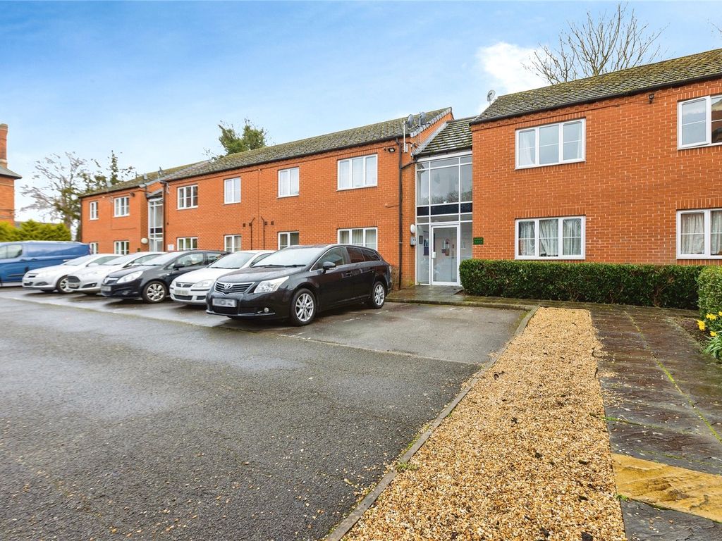 2 bed flat for sale in Beech Street, Lincoln, Lincolnshire LN5, £