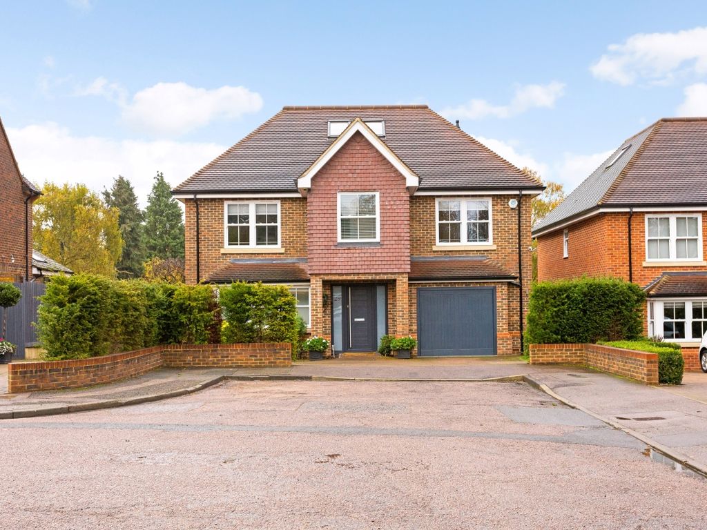 5 bed detached house to rent in Glen Way, Watford WD17, £7,500 pcm Zoopla