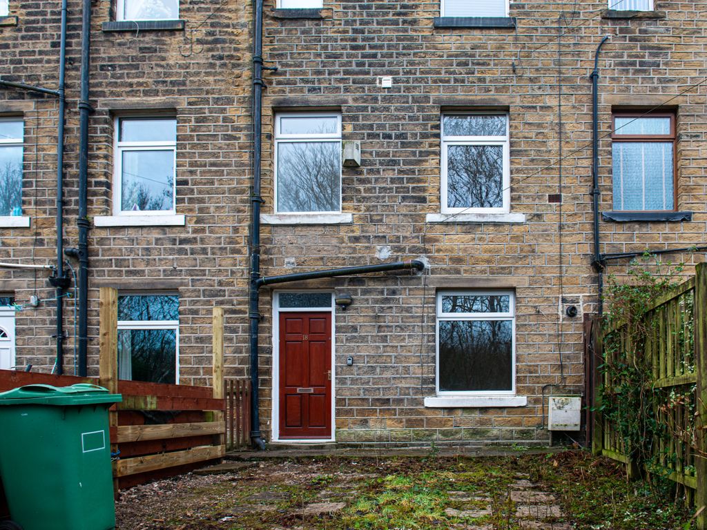 2 bed terraced house to rent in Lockwood, Huddersfield HD4, £650 pcm