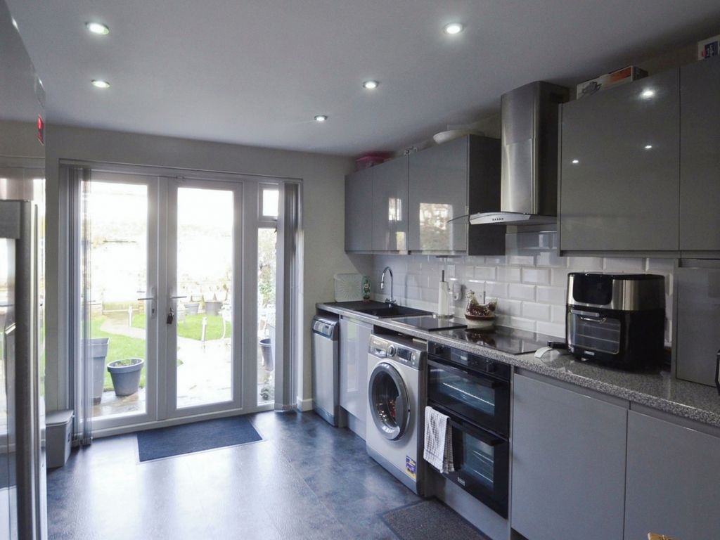 3 bed terraced house for sale in Fanshawe Crescent, Dagenham RM9, £