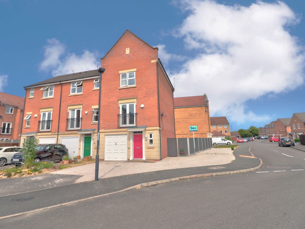 3 bed town house for sale in Marquis Gardens, Chellaston, Derby DE73