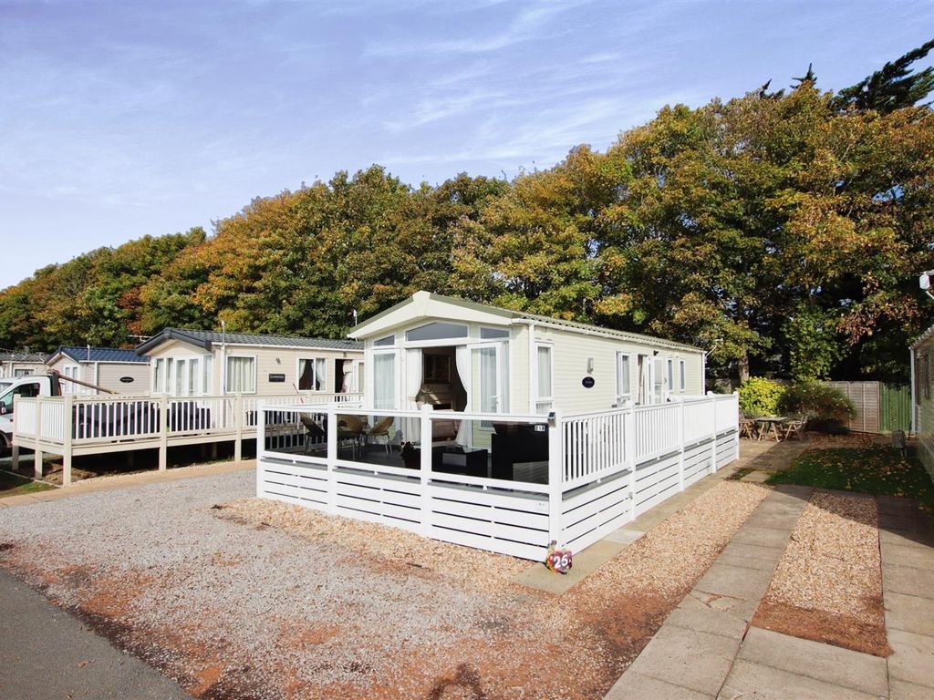 2 bed mobile/park home for sale in Chilling Lane, Warsash, Southampton