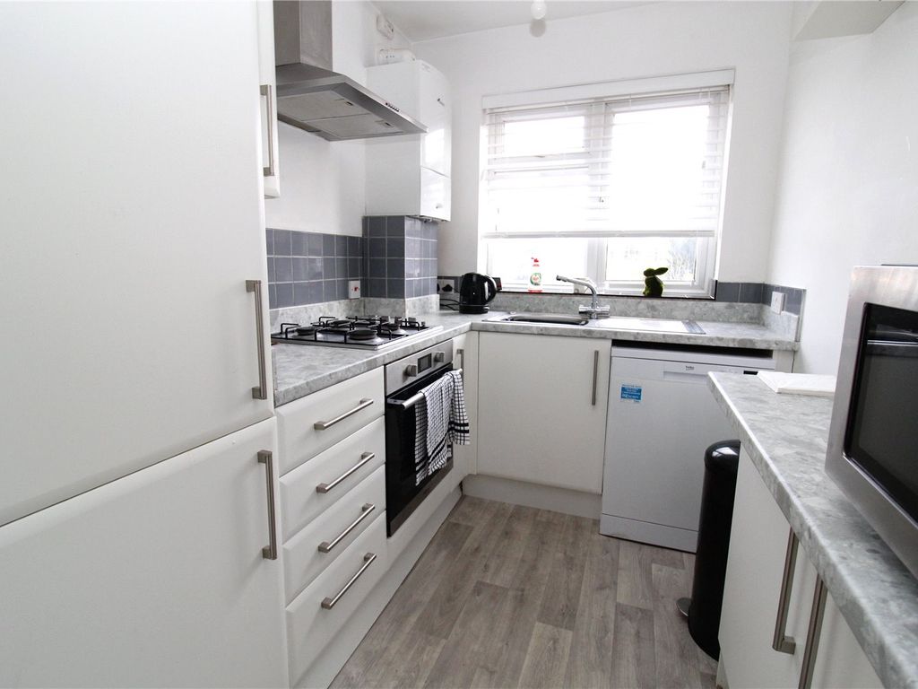 2 bed flat to rent in Hutton Road, Shenfield CM15, £1,350 pcm Zoopla