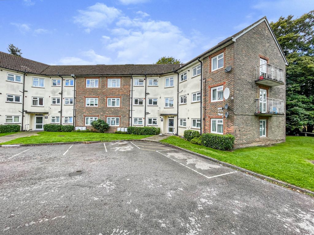 2 bed flat for sale in Medway Court, Birches Road, Horsham RH12 Zoopla