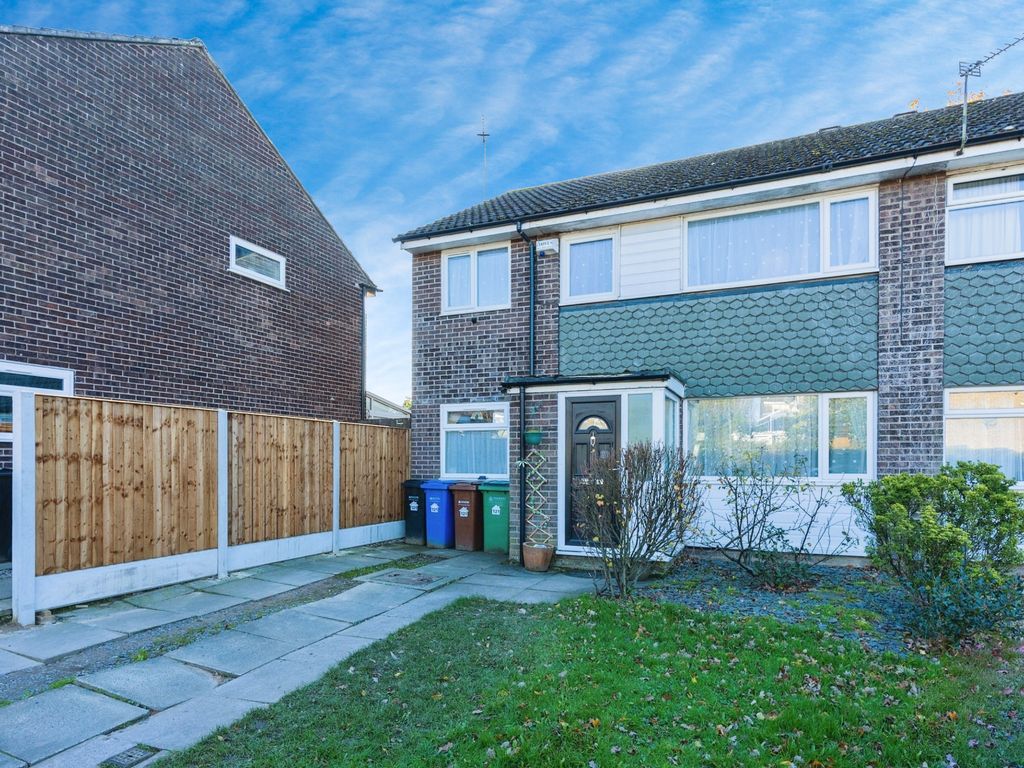 4 bed semidetached house for sale in Bracadale Drive, Stockport SK3, £