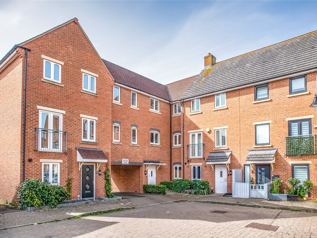 2 bed flat to rent in Piernik Close, Haydon End, Swindon, Wiltshire