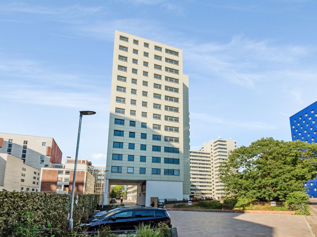 3 bed flat to rent in Boston House, Olympic Way, Wembley HA9, £3,000