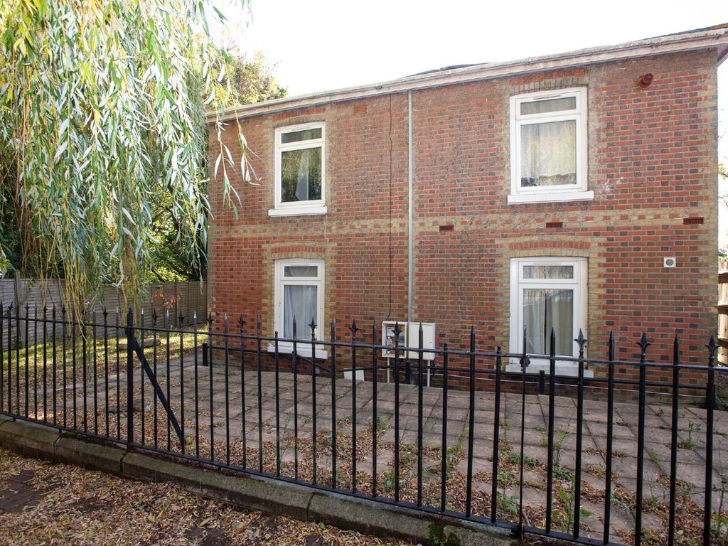 1 bed flat to rent in Seaweed Close, Weston Lane, Southampton SO19, £