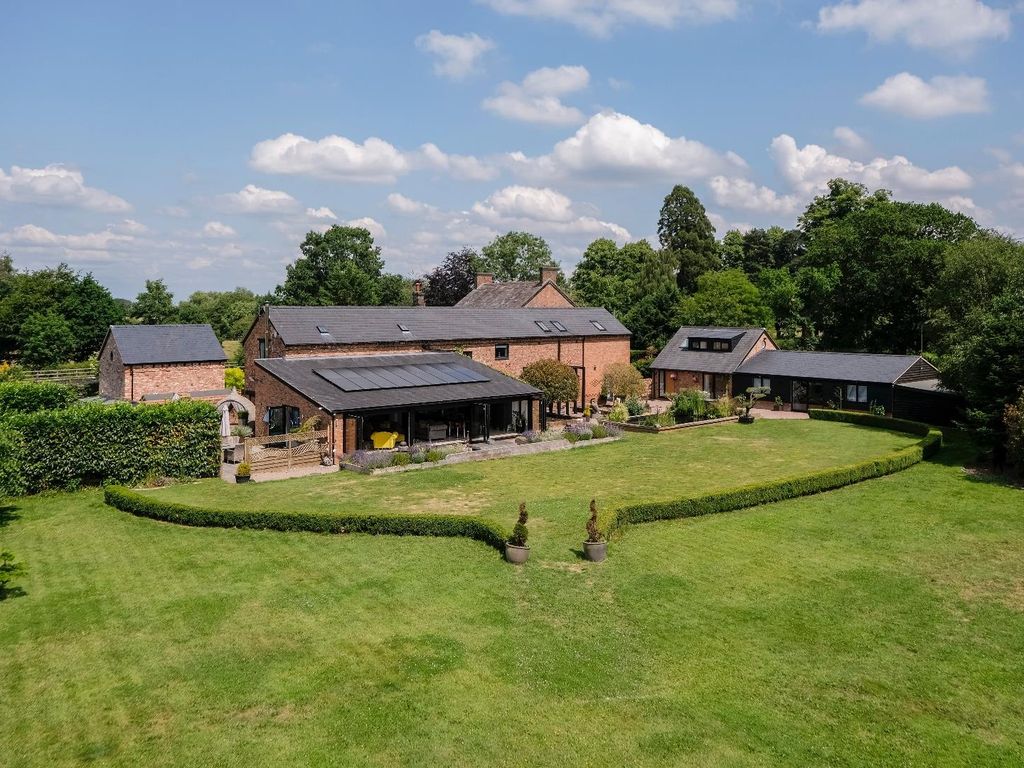 5 bed barn conversion for sale in Burland Green, Burland, Nantwich CW5