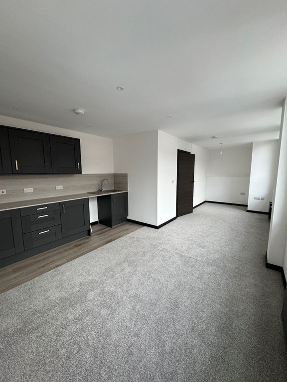 Studio to rent in Westminster Buildings, High Street, Doncaster DN1, £