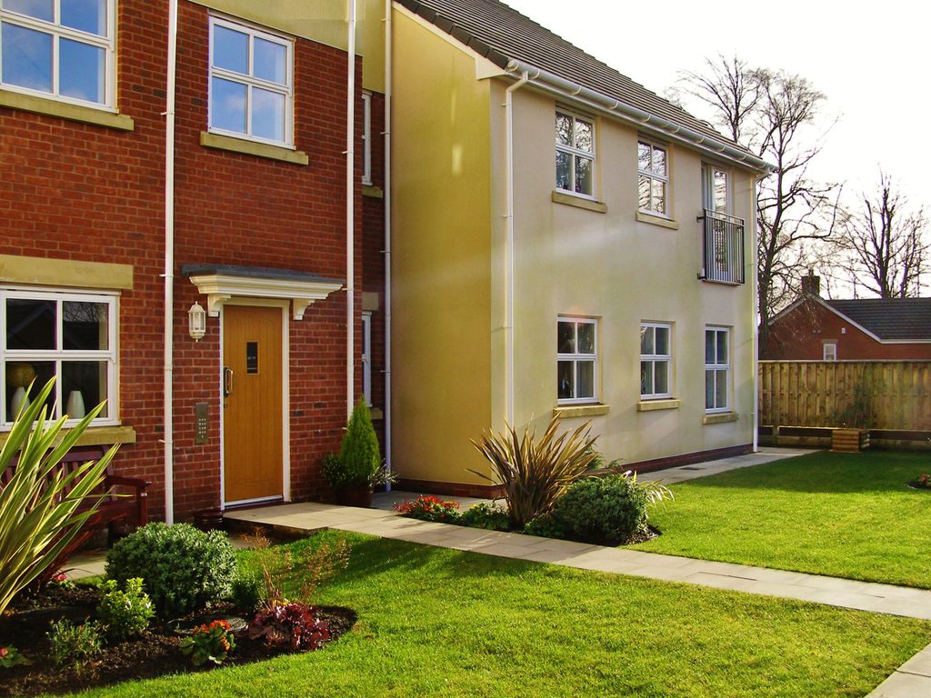 1 bed flat to rent in Clarendon Gardens, Hospital Road, Bromley Cross