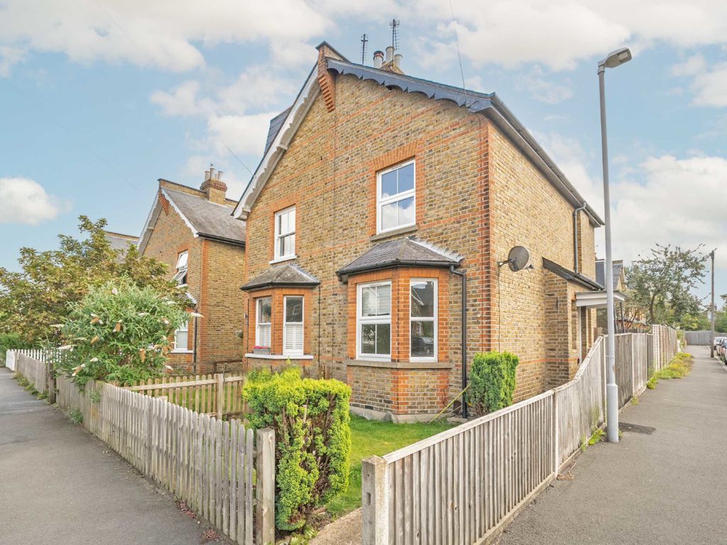 3 bed property for sale in Egmont Road, Tolworth, Surbiton KT6, £