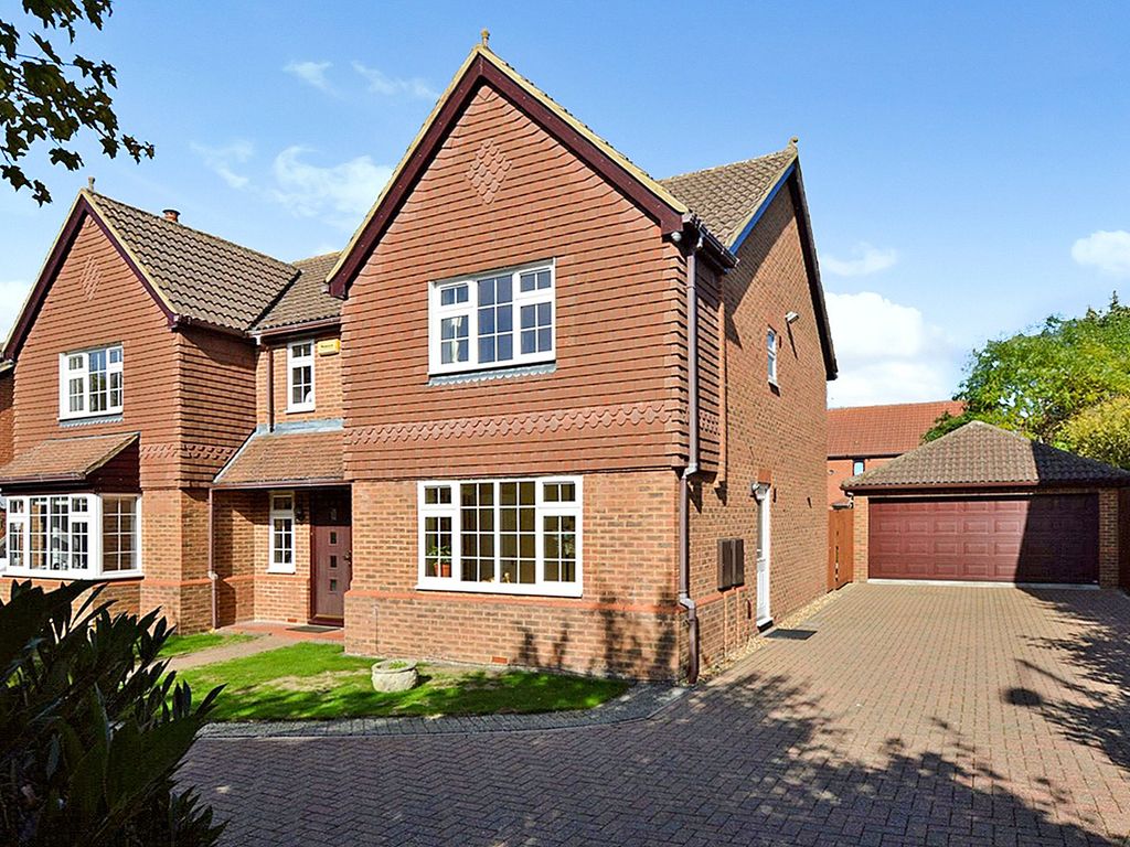 5 bed detached house for sale in Badgers Gate, Dunstable, Bedfordshire LU6 Zoopla