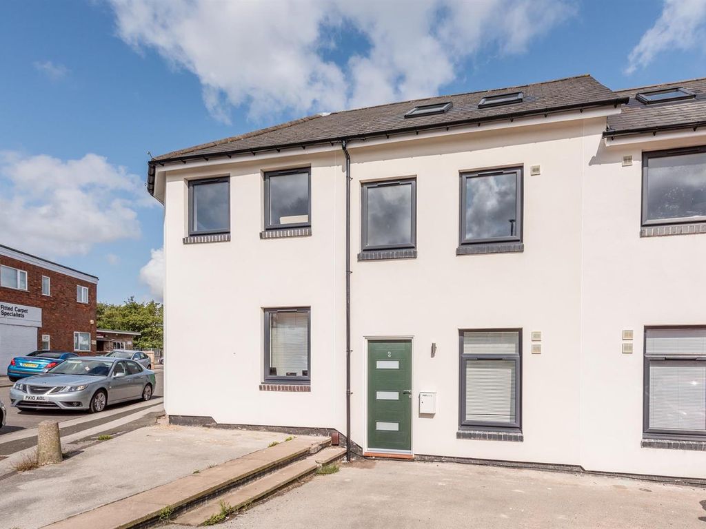 2 bed flat to rent in High Croft House, New Road, Rubery B45, £750 pcm