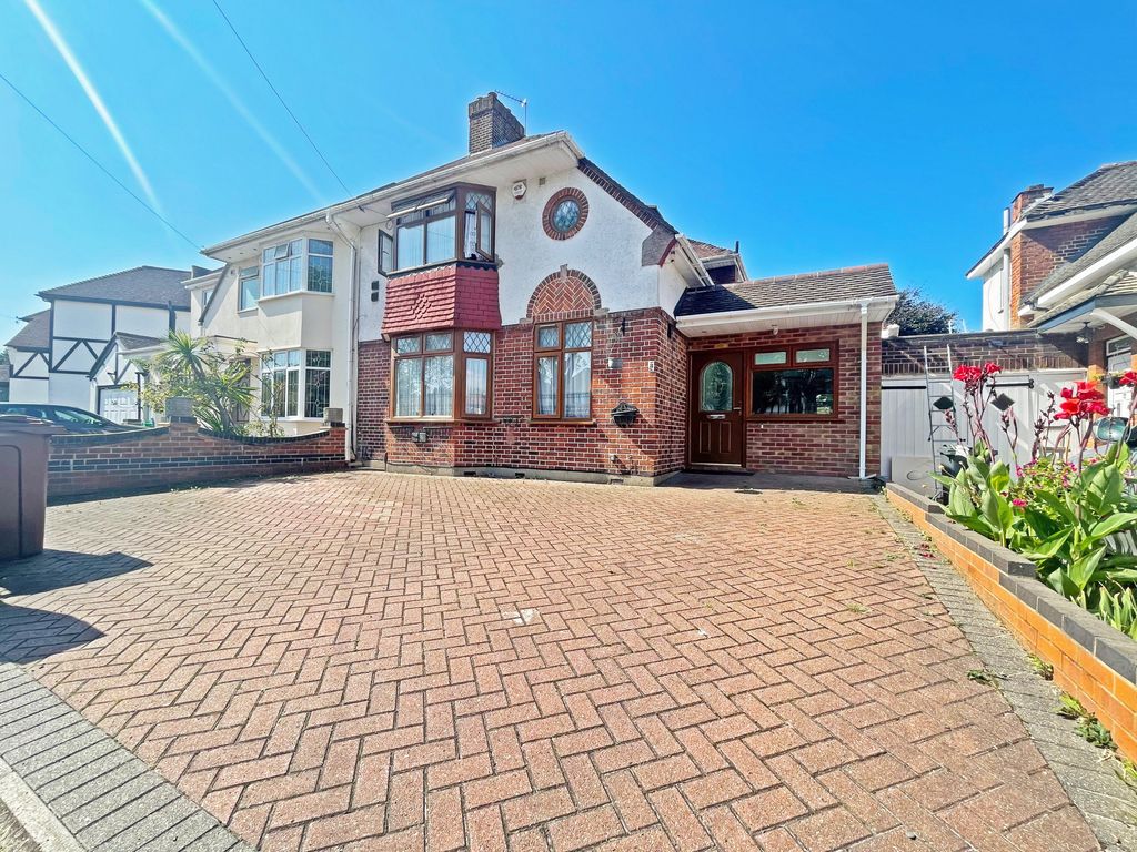 4 bed semidetached house for sale in Craneswater Park, Southall UB2