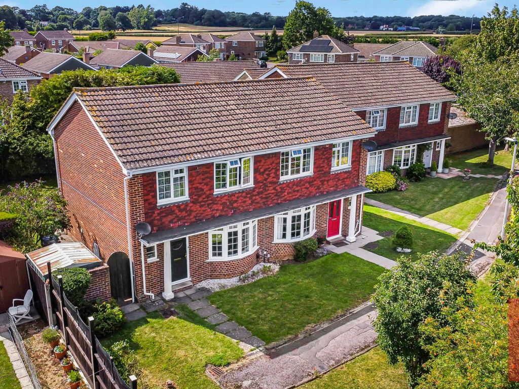 3 bed semidetached house for sale in Brompton Drive, Maidenhead