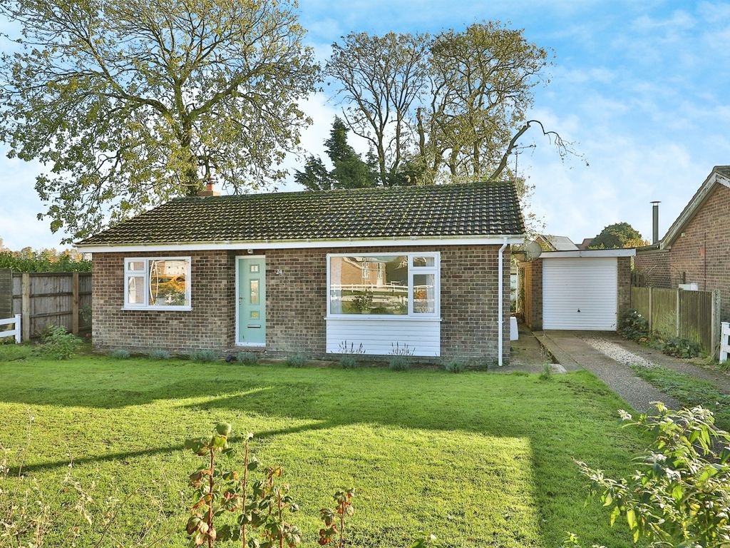 3 bed detached bungalow for sale in Millfield, Ashill, Thetford IP25, £