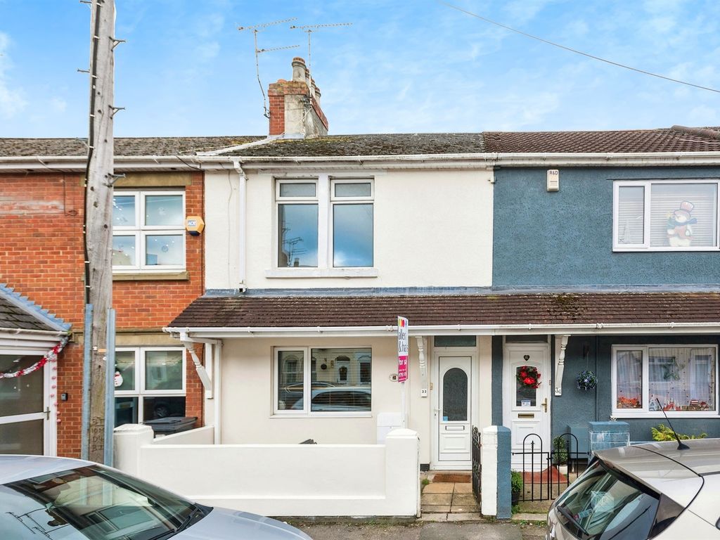 3 bed terraced house for sale in Summers Street, Swindon SN2, £200,000