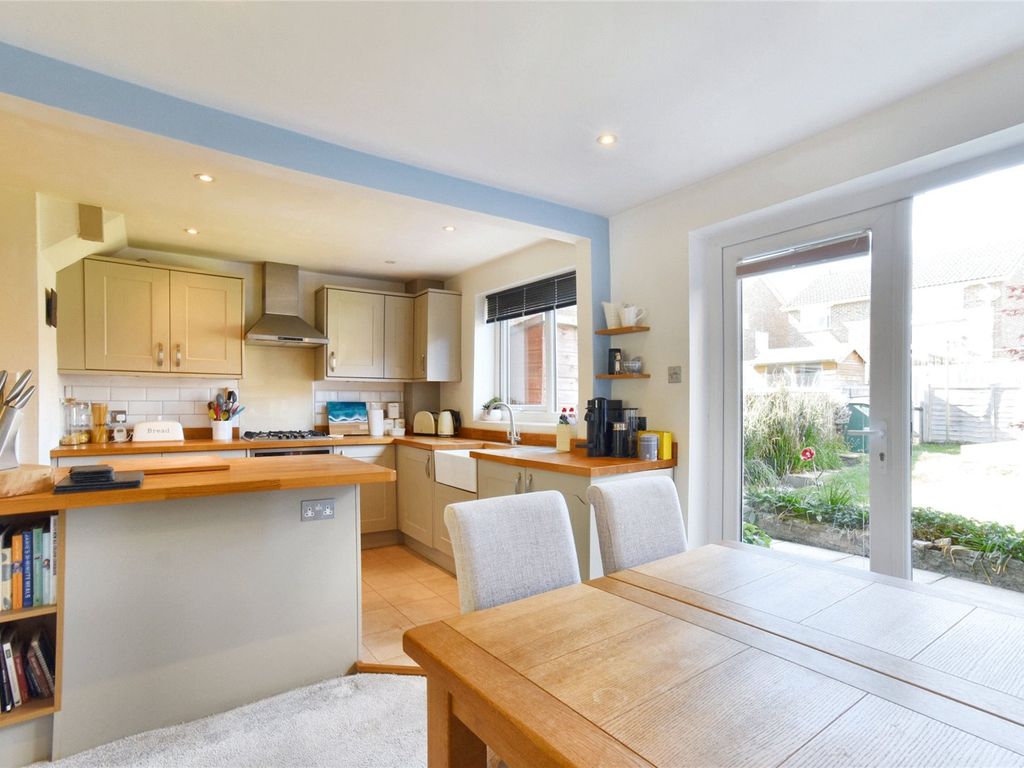 3 bed terraced house for sale in Cedar Drive, Kingsclere, Newbury RG20