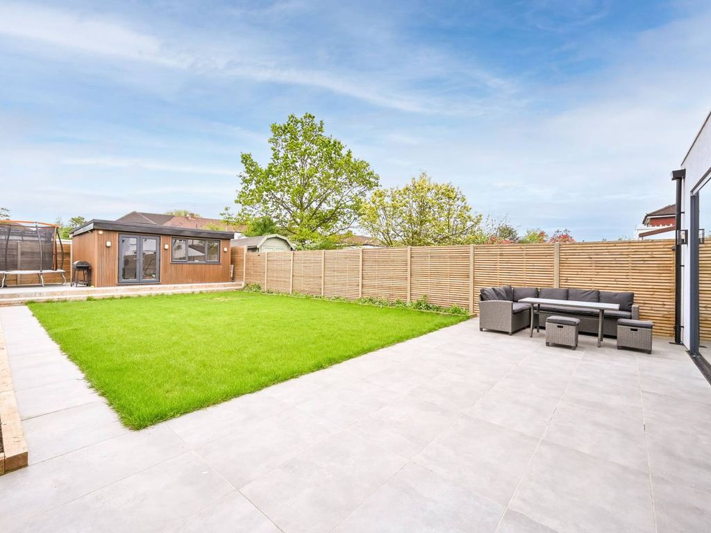 4 bed end terrace house for sale in Brinkley Road, Worcester Park KT4