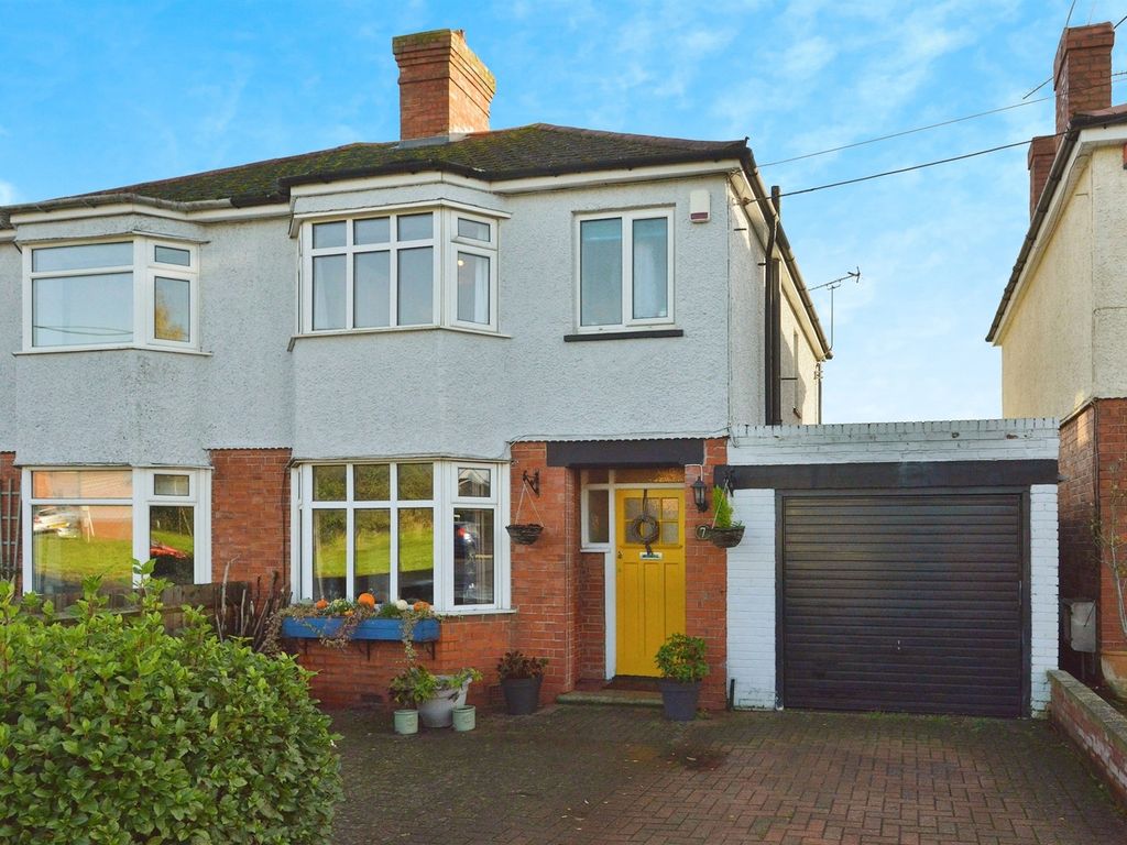 3 bed semidetached house for sale in Deanshanger Road, Old Stratford