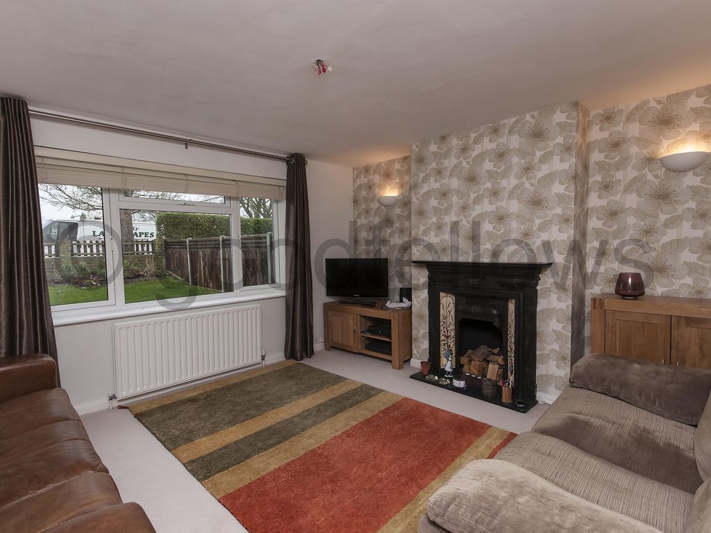 2 bed to rent in Courtney Crescent, Carshalton, Surrey SM5