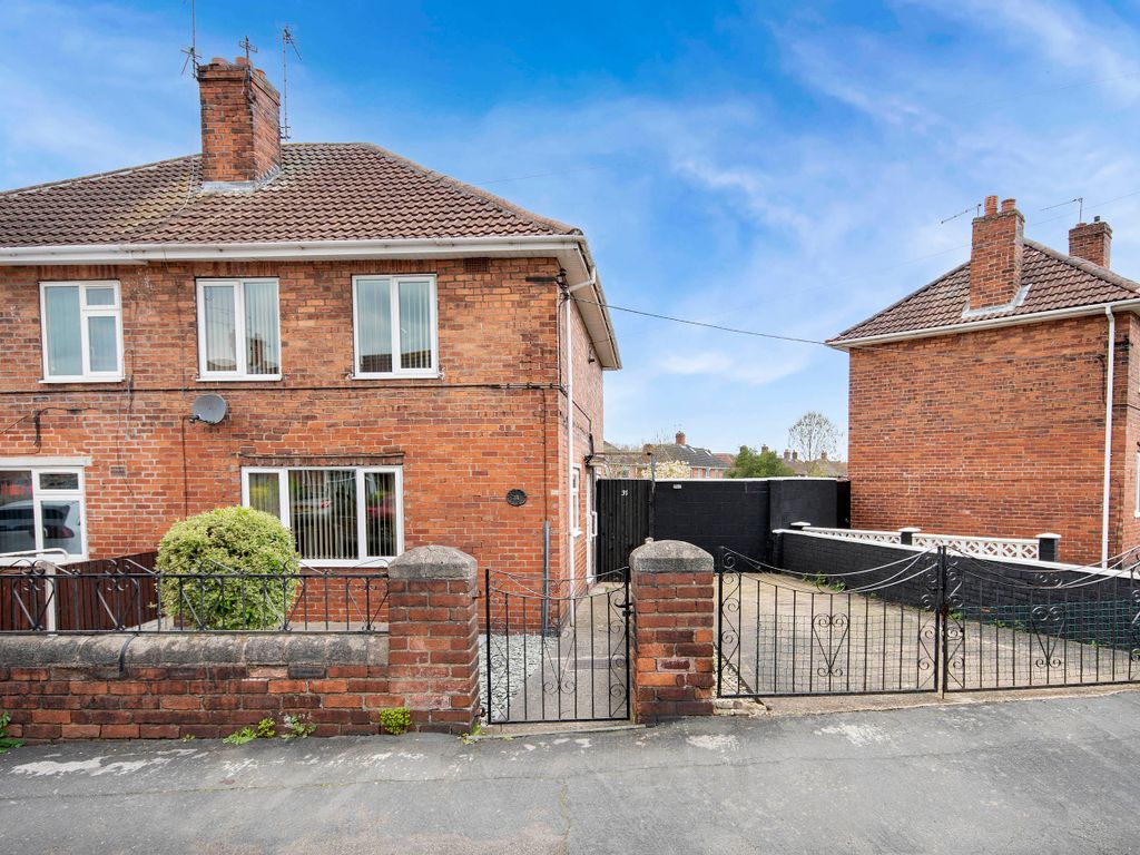 3 bed semidetached house for sale in Holmes Carr Crescent, Rossington