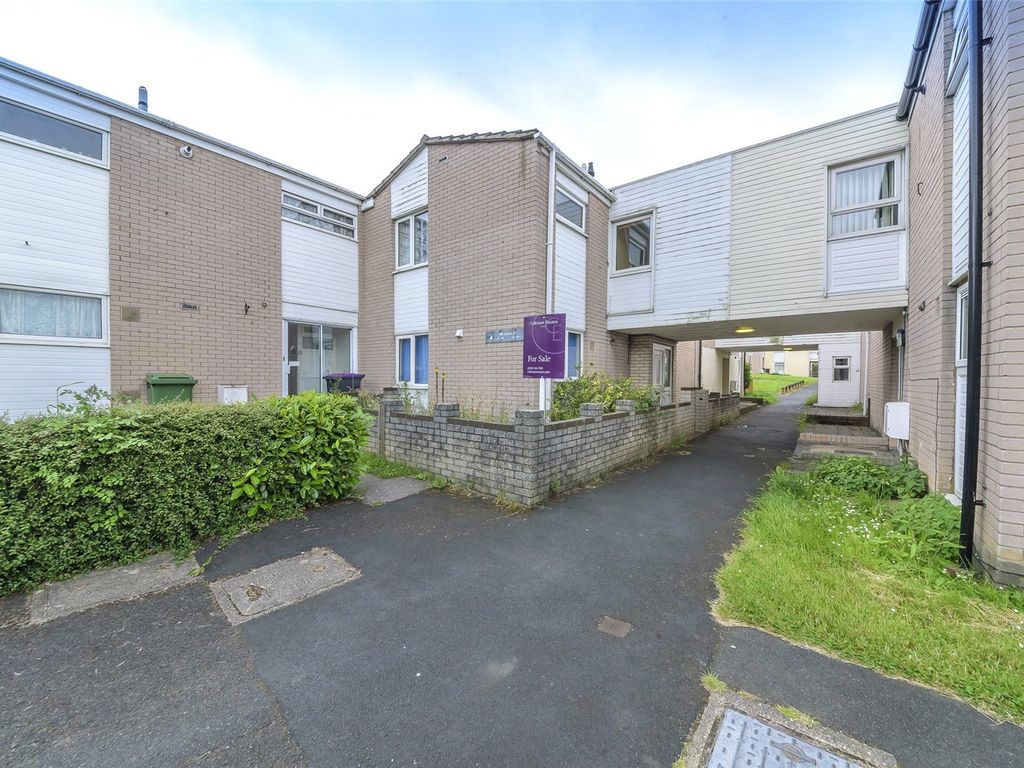 4 bed terraced house to rent in Waltondale, Woodside, Telford