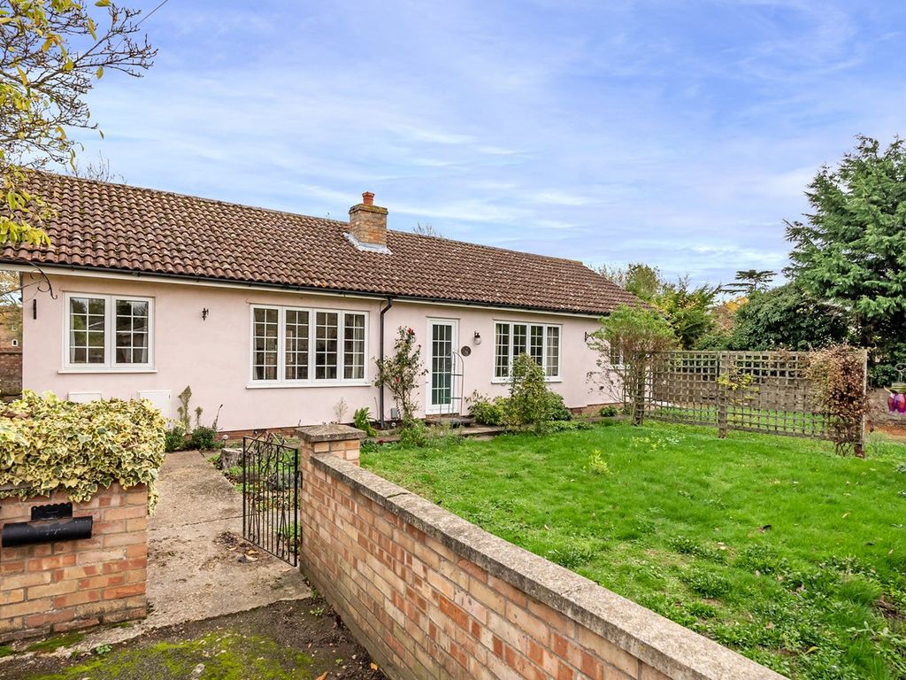 3 bed detached bungalow for sale in Silver Street, Godmanchester
