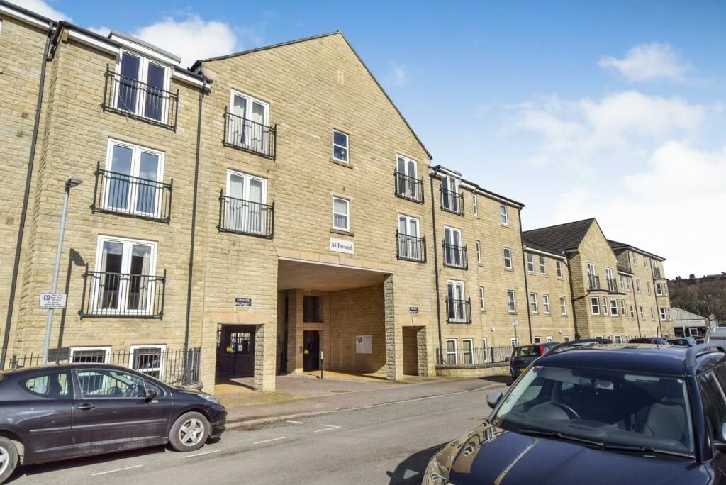 2 bed flat for sale in Sycamore Avenue, Bingley BD16, £125,000 Zoopla
